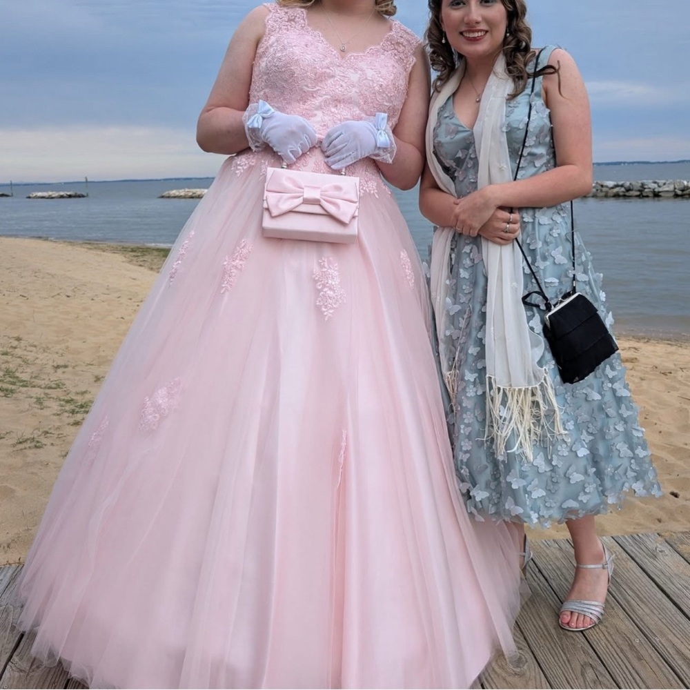 Elegant Pink Lace Prom Formal Dress - Picture 2 of 4